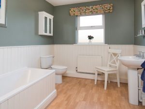 Coally Law Bathroom 800