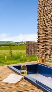 outdoor bath luxury glamping